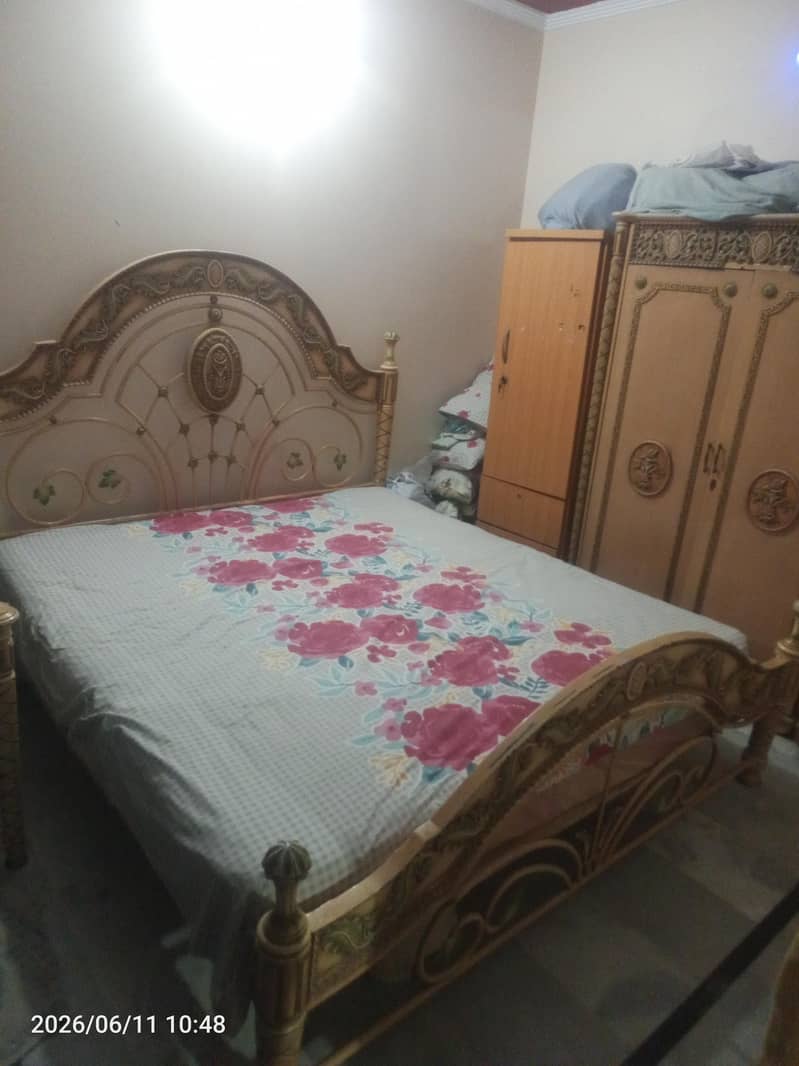 king size bed 0