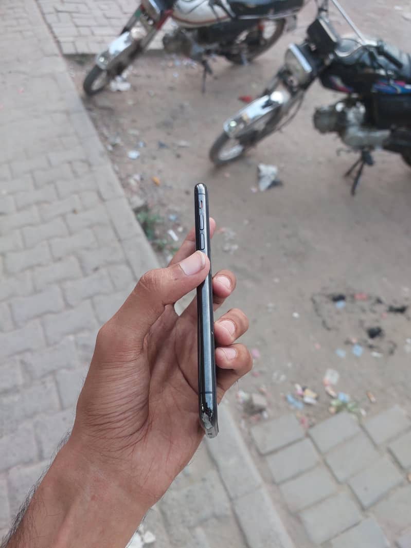 Apple iPhone X 1