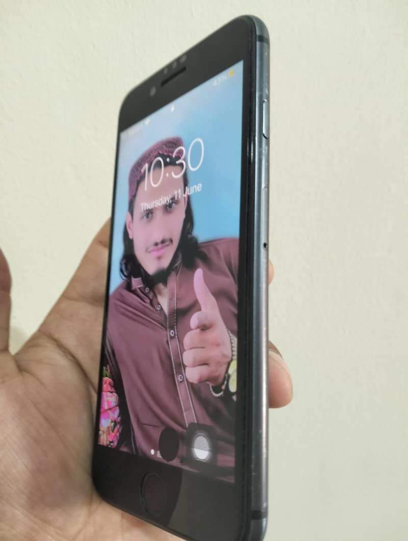 Apple iPhone 8 1