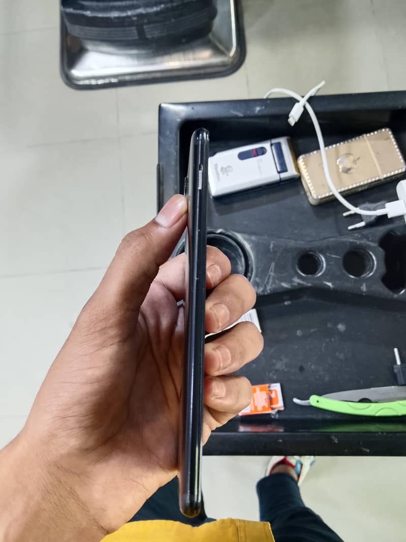 One Plus 5T 4