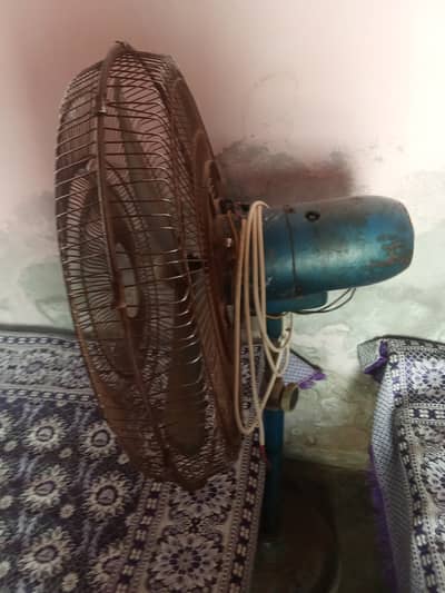 اچھی حالت میں پیڈسٹل فین برائے فروخت