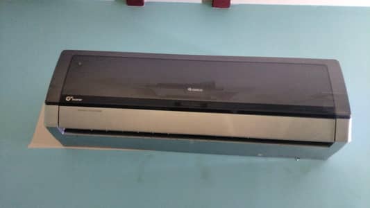Gree 1 ton split inverter AC, Demand 60000/=