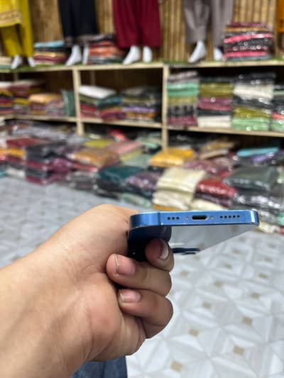 Apple iPhone 13