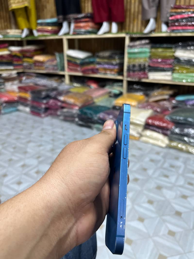 Apple iPhone 13 2