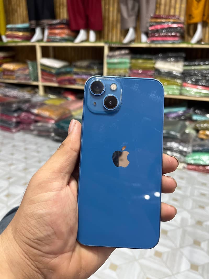 Apple iPhone 13 4