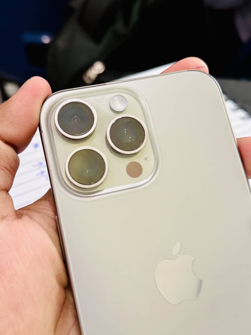 Apple iPhone 15 Pro Max 3