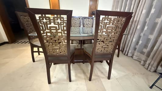 dinning table good condition 33k finl Kam wala baat na kre