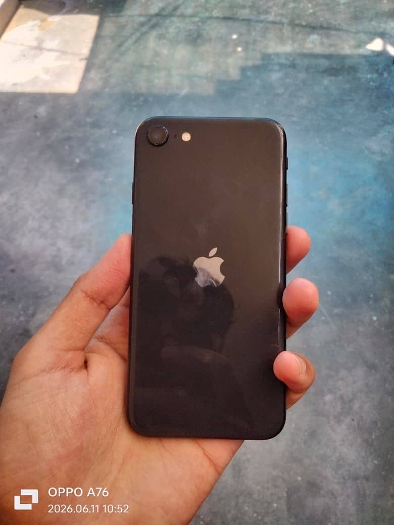 Apple iPhone SE 2 3