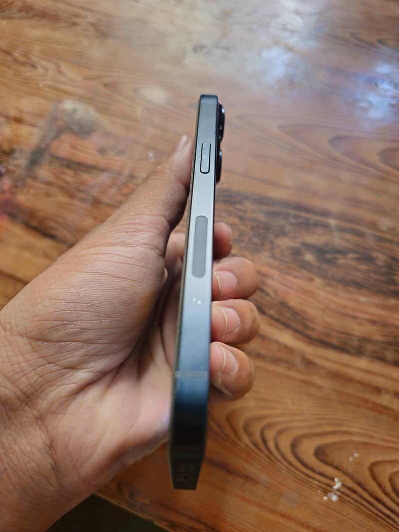 Apple iPhone 14 3