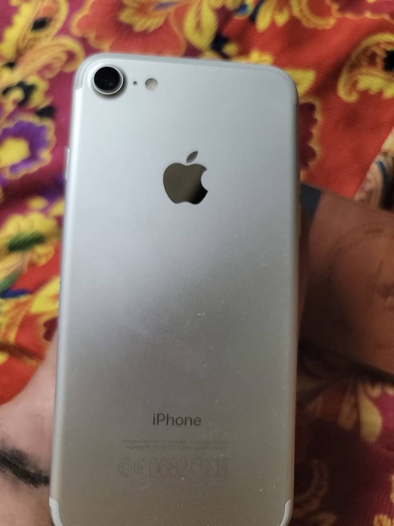 Apple iPhone 7 0