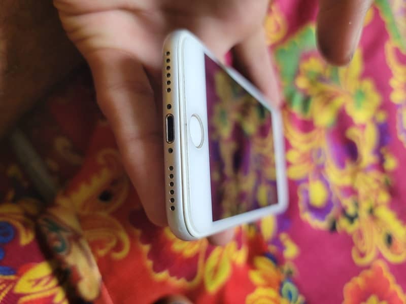 Apple iPhone 7 1