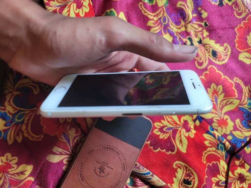 Apple iPhone 7 3