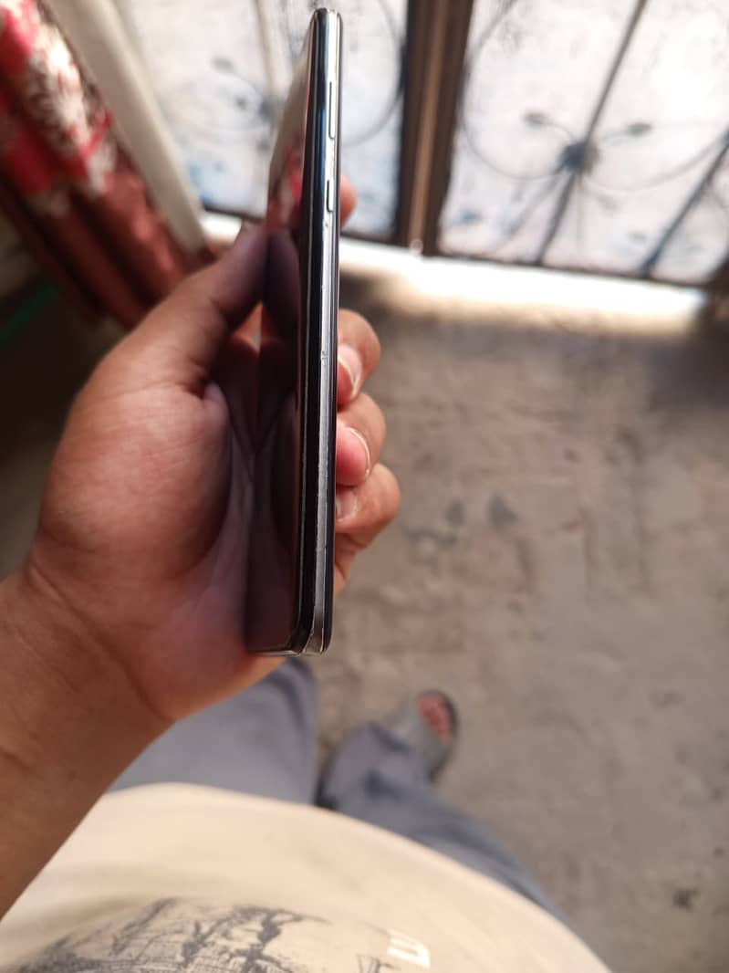 Sharp Aquos Zero 2 3