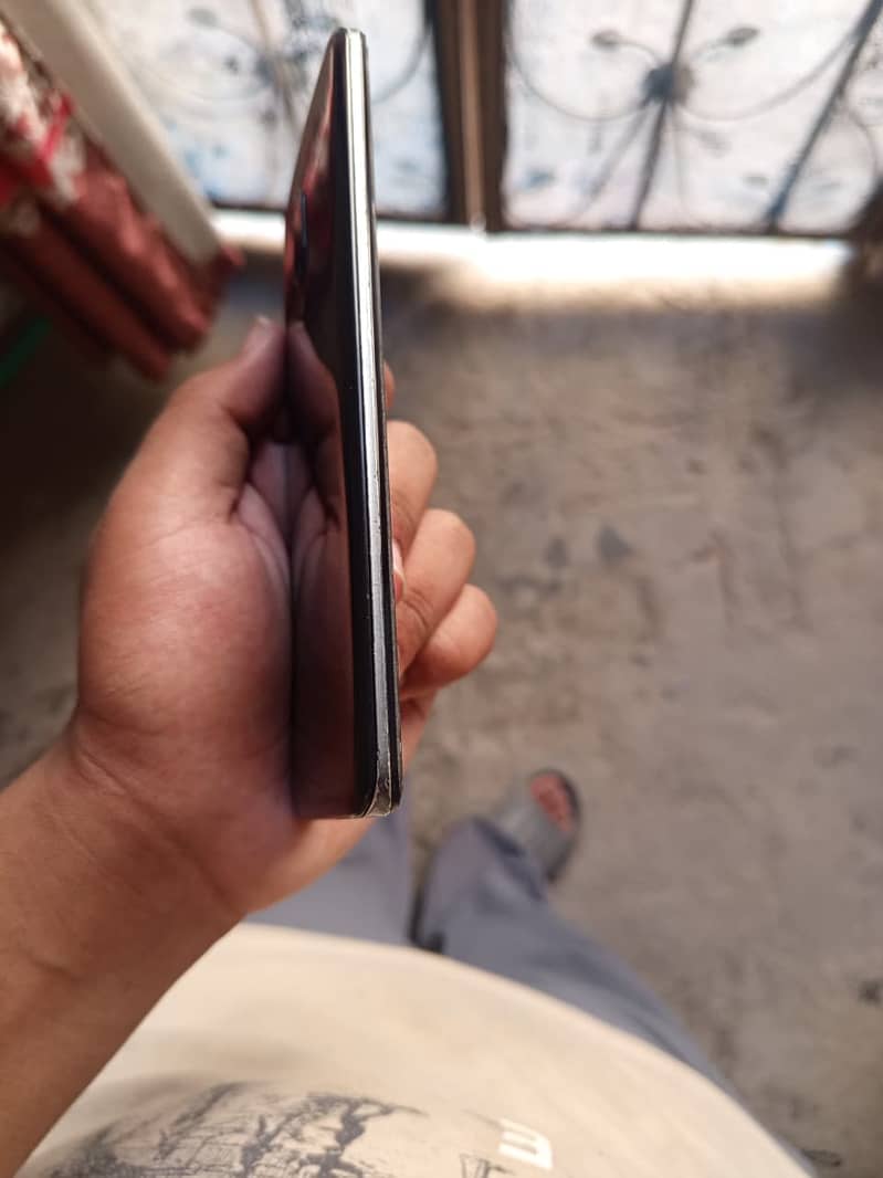 Sharp Aquos Zero 2 4