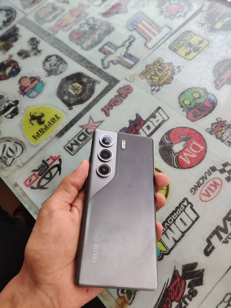Tecno CAMON 40 Pro 1