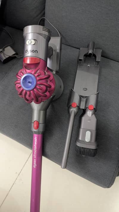 dyson v7 full working condition