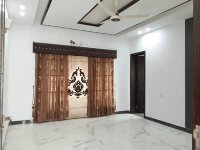 DEFENCE BEAUTIFUL UPPER PORTION FOR RENT