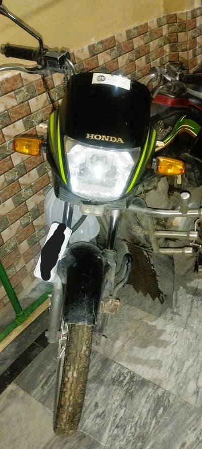 Honda delux 125 , 2013 Model, original snaps