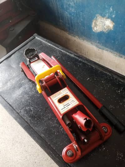 HYDRAULIC CAR FLOOR JACK