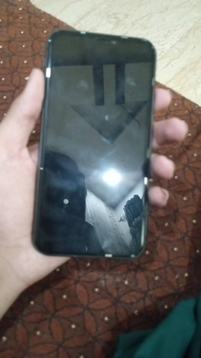 Apple iPhone 11 4