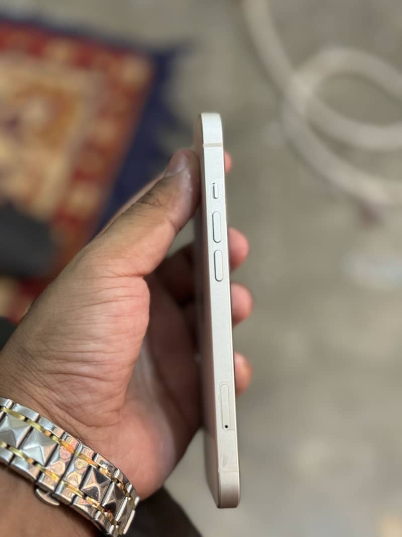 Apple iPhone 13 4