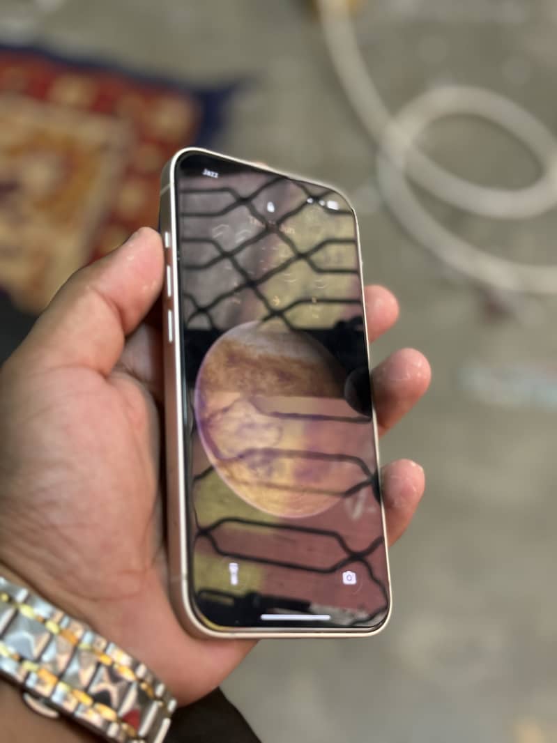 Apple iPhone 13 6