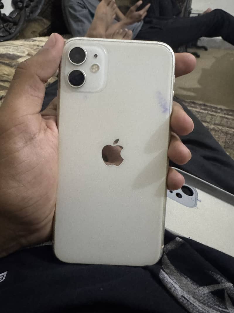 Apple iPhone 11 4