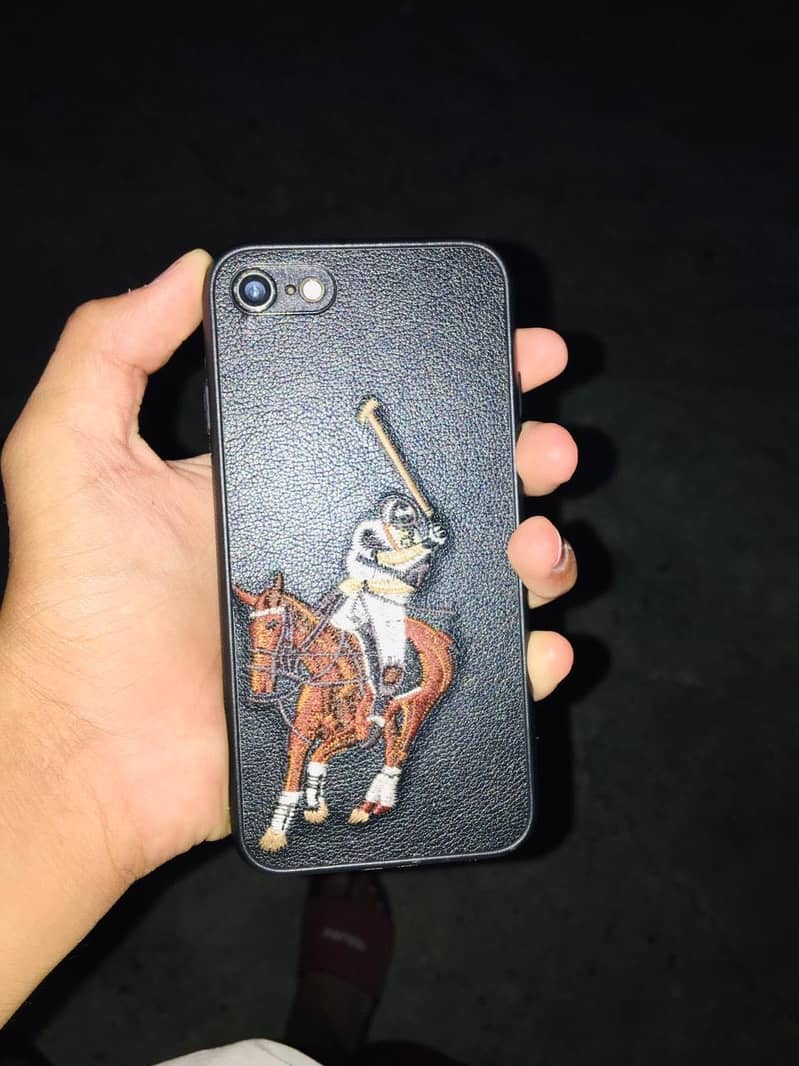 Apple iPhone 7 0