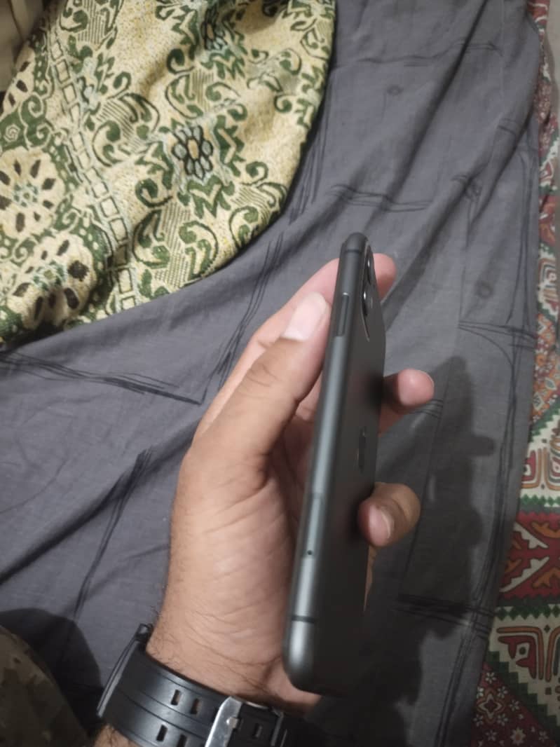 Apple iPhone 11 0