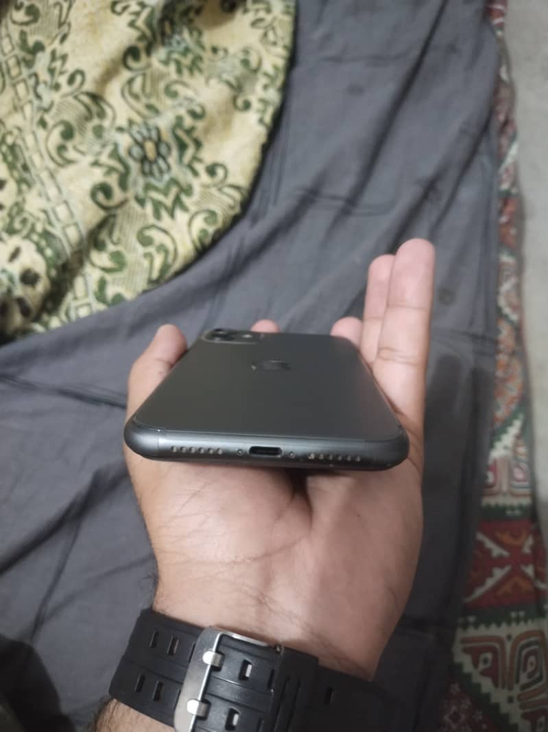 Apple iPhone 11 3