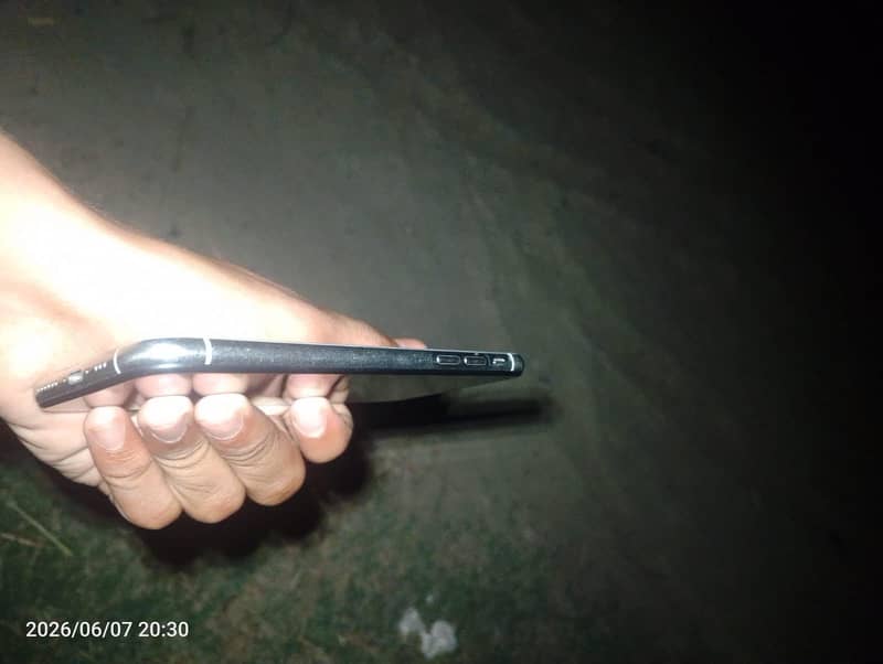 Apple iPhone X 4