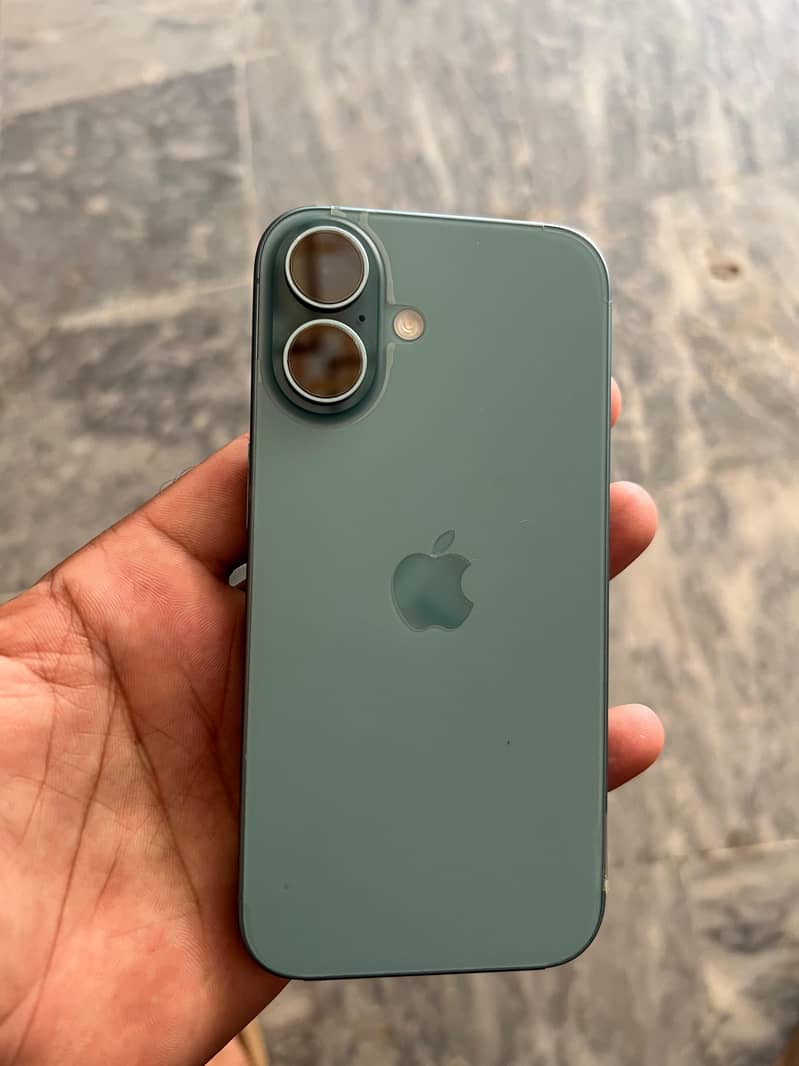 Apple iPhone 16 0
