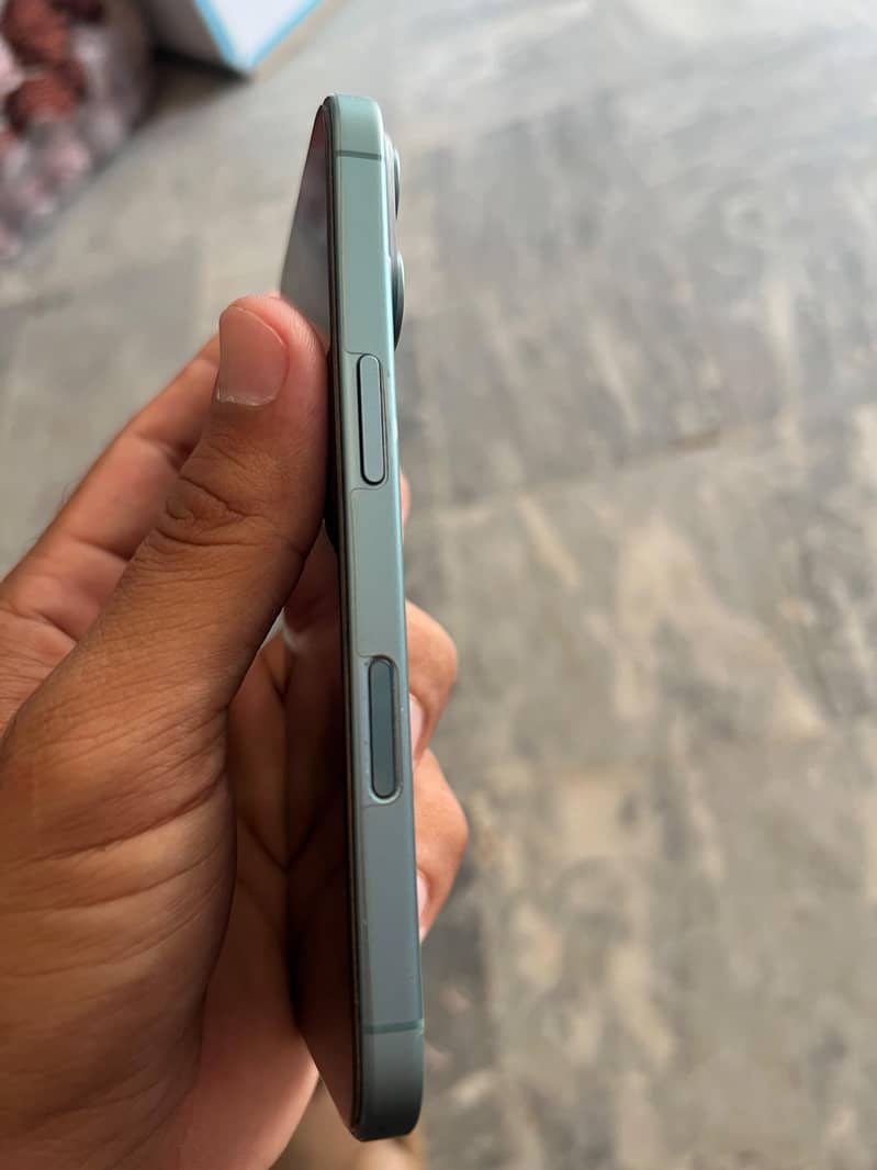 Apple iPhone 16 2
