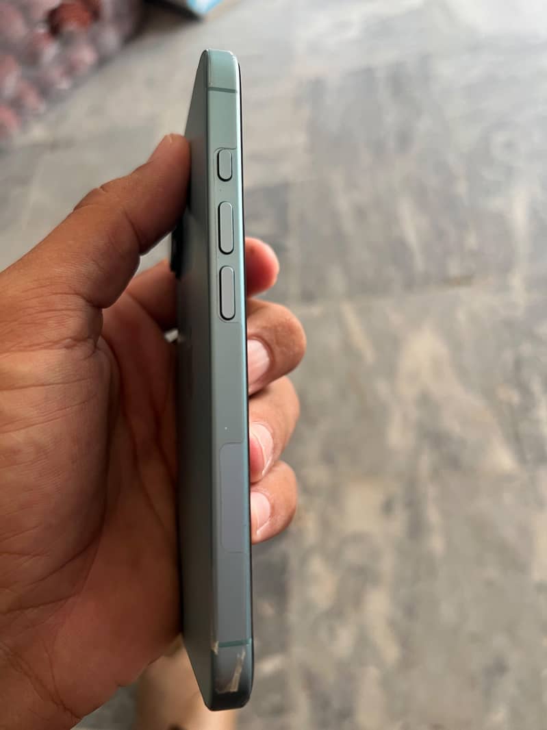 Apple iPhone 16 3
