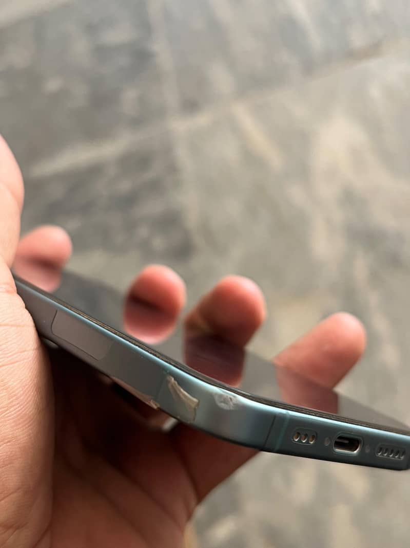 Apple iPhone 16 4