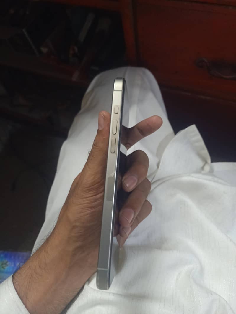 Apple iPhone 15 Pro Max 2