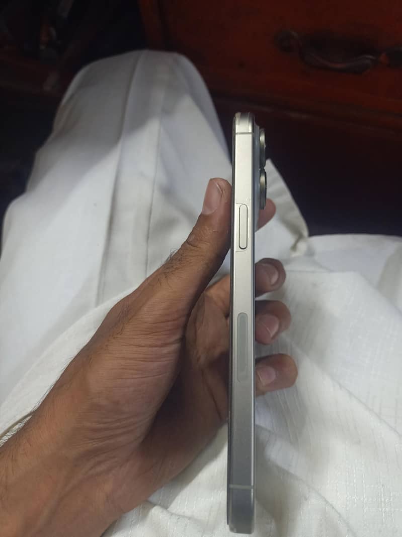 Apple iPhone 15 Pro Max 6
