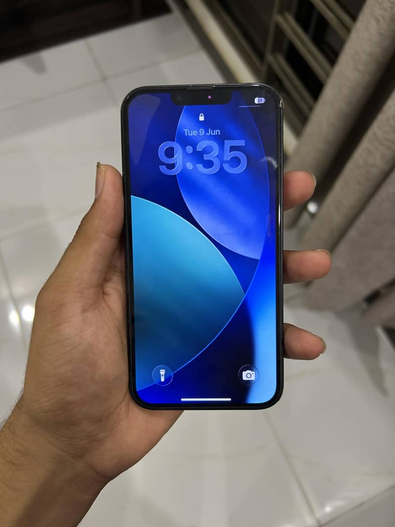 Apple iPhone 16e 0