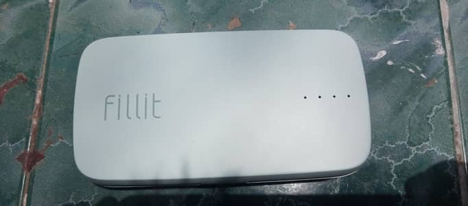 fillit 2in1 4000mah 3 cabels iphone Ctype android urgent sale