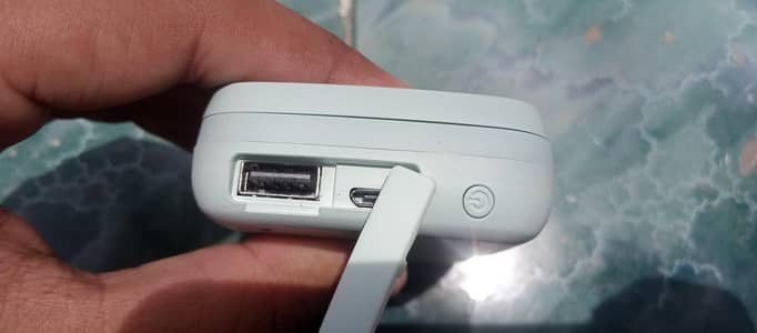 fillit 2in1 4000mah 3 cabels iphone Ctype android urgent sale