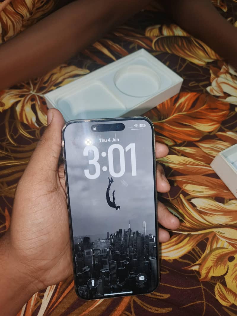 Apple iPhone 15 Pro Max 2