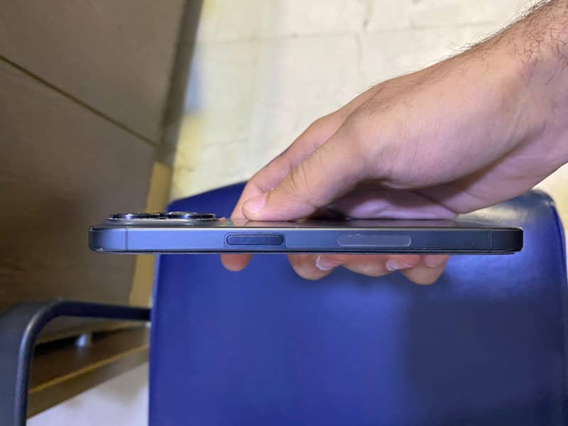 Apple iPhone 15 Pro 4