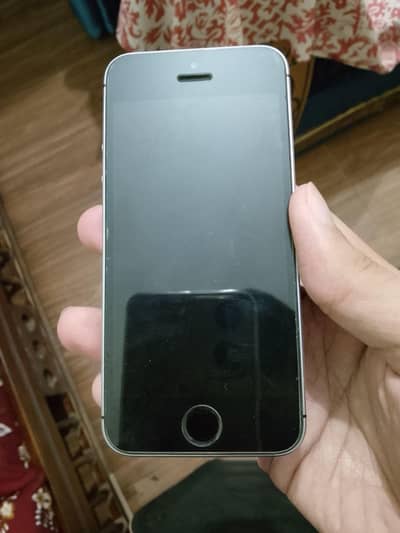 Apple iPhone SE