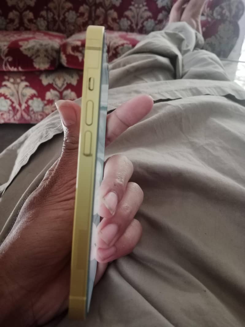 Apple iPhone 14 3