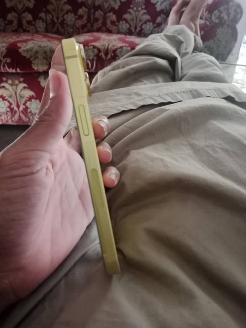 Apple iPhone 14 4