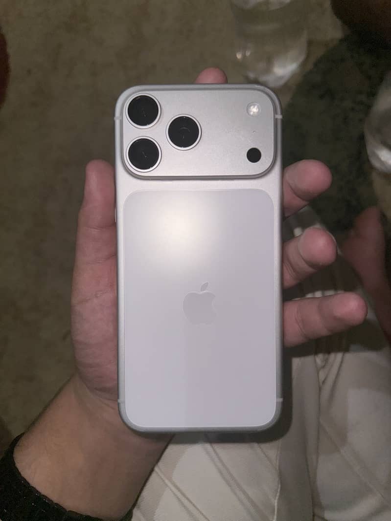 Apple iPhone 17 Pro Max 2