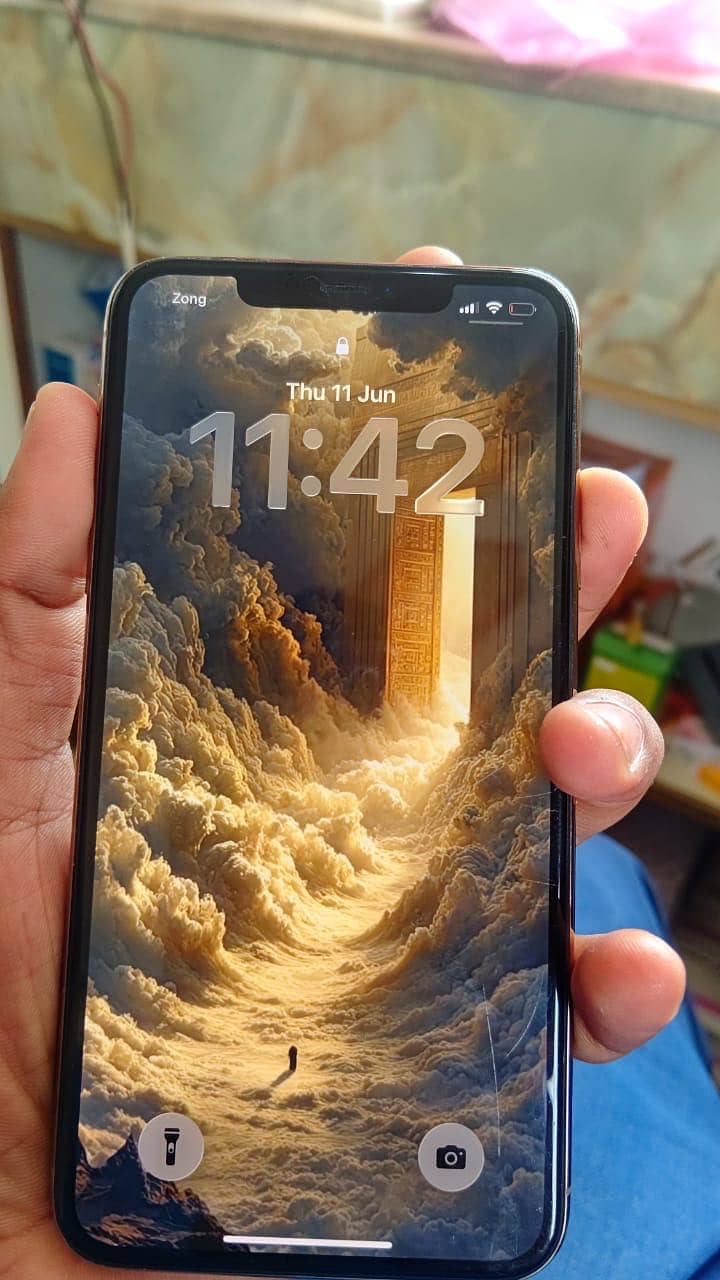 Apple iPhone 11 Pro Max 2