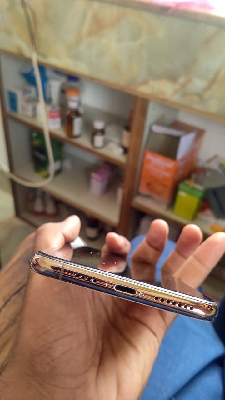 Apple iPhone 11 Pro Max 6