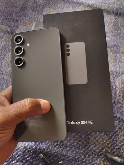 Samsung Mobile S24 fE