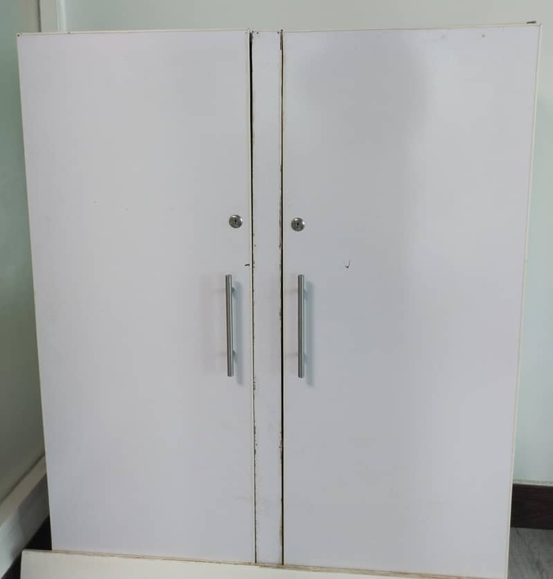 Cabinet 1